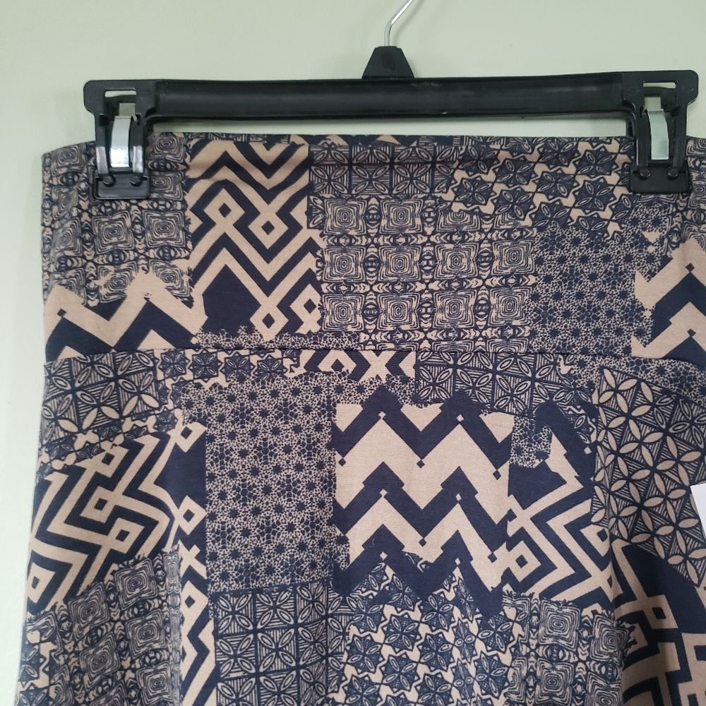 LuLaRoe Azure Skirt Women’s Small Twirl Skirt Blue Tan Stretchy NEW - Picture 5 of 5